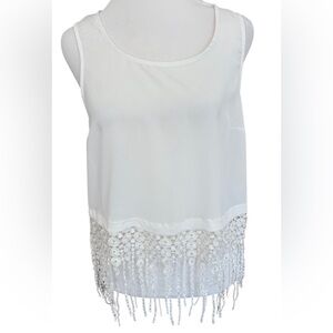 Monteau White Sleeveless Lace & Fringe Hem top size M.